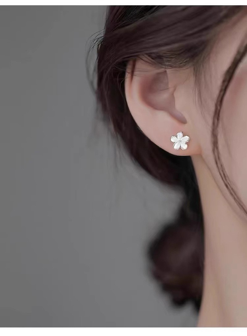 925 Sterling Silver Plated Lovely Flower Clover Screw Back Stud Earrings AJ