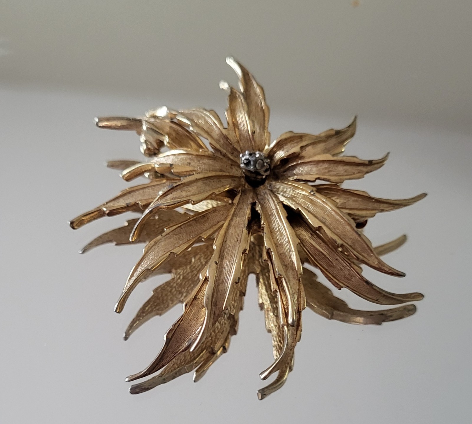 BOUCHER MCM GOLDTONE BROOCHE SIGNED AND NUMBERED