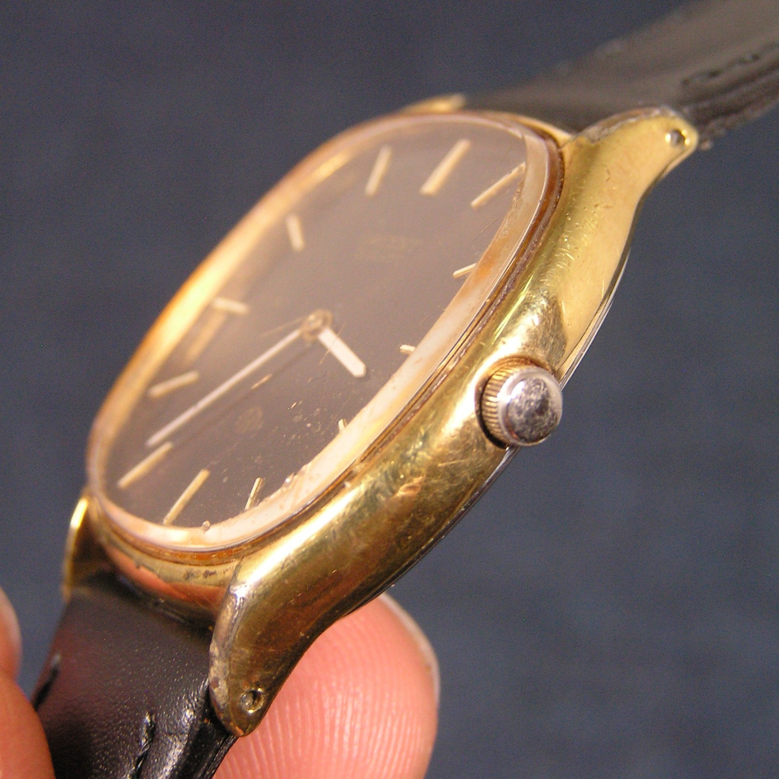 80s ORIENT QUARTZ I050427 Gold Plated Vintage Dress Watch Japan Imported