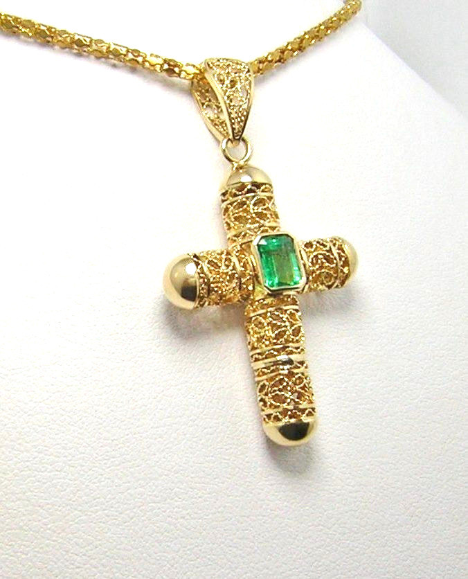 Colombian Emerald Filigree Cross Pendant Square Shape 0.85 Cts 18K Gold Fine Muz