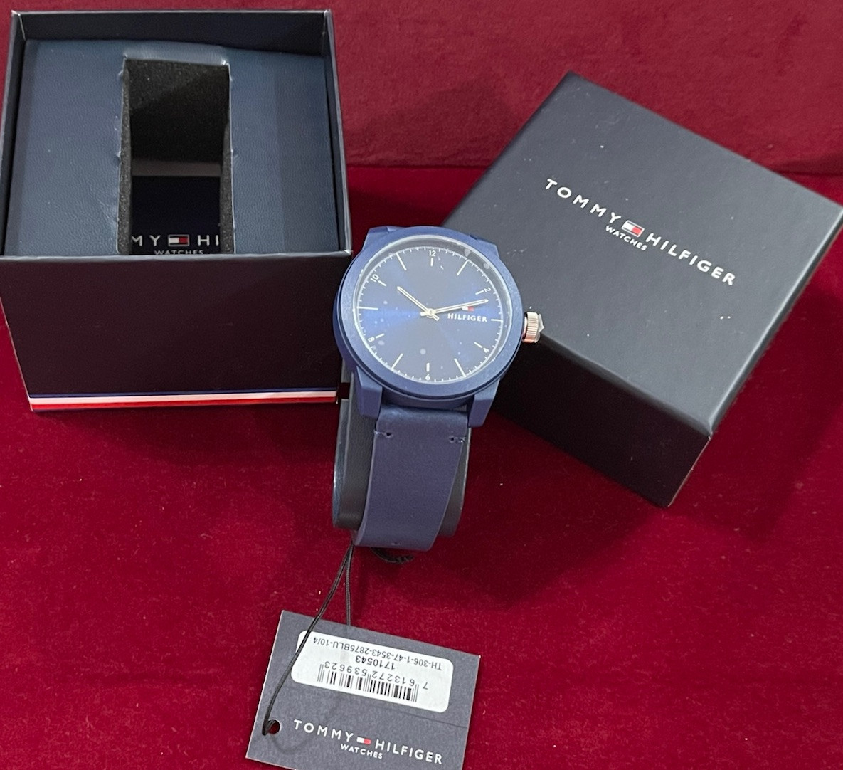 Tommy Hilfiger 1710543 Men’s Denim Navy Dial with Navy Leather Strap Watch, 42mm