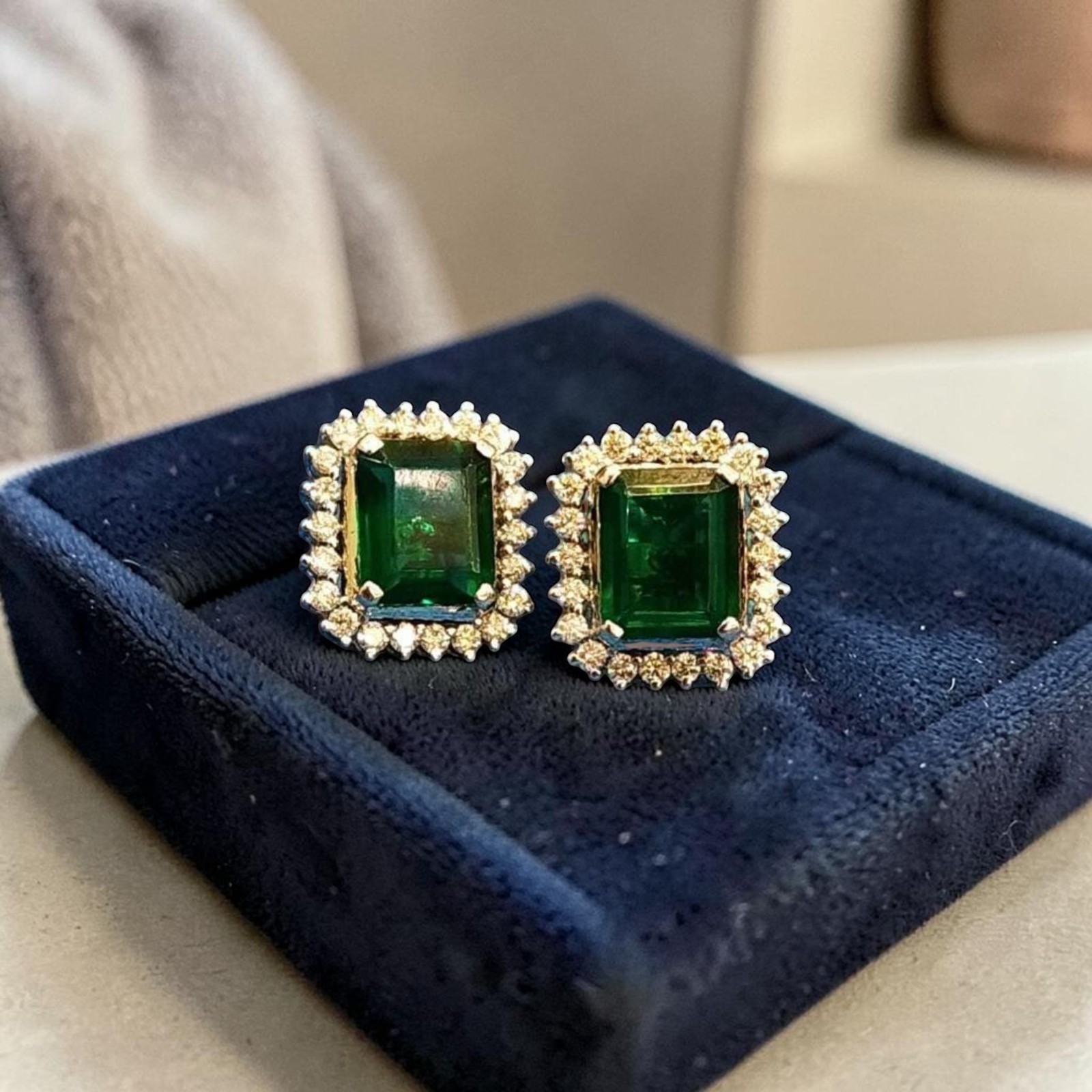 Classy 6.45 Cts Round Brilliant F/VS1 Diamonds Emerald Stud Earrings In 14K Gold