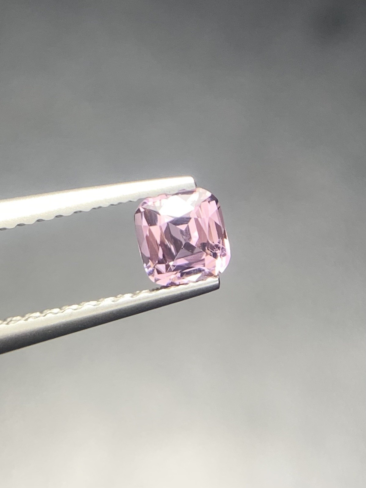 0.33/Ct,Natural Lavender Tajik Pink Spinel ,Cushion shape,H-saturation,E-Clean,