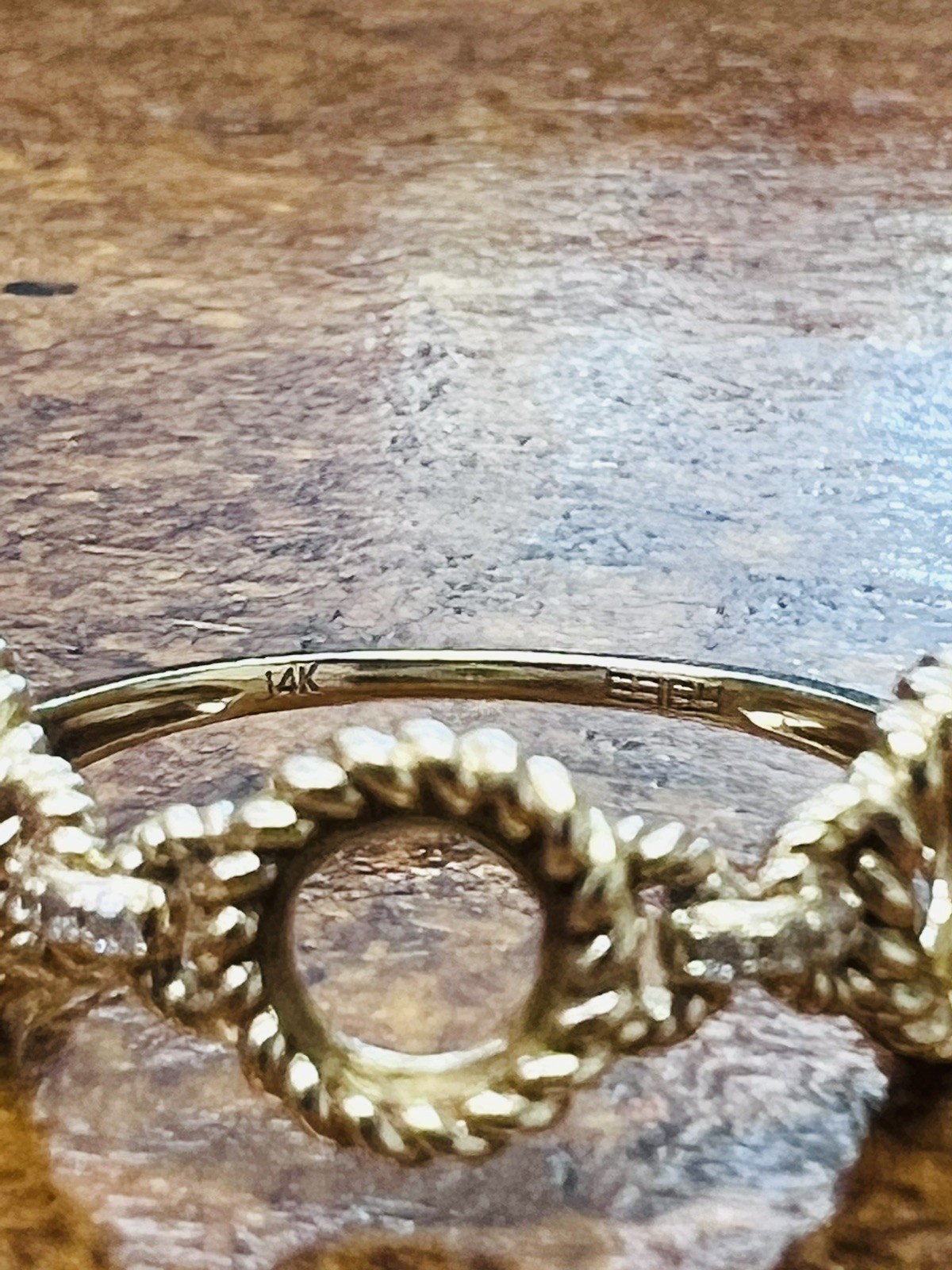 14k effy gold Circle Link Band with accent diamonds Sz 7’