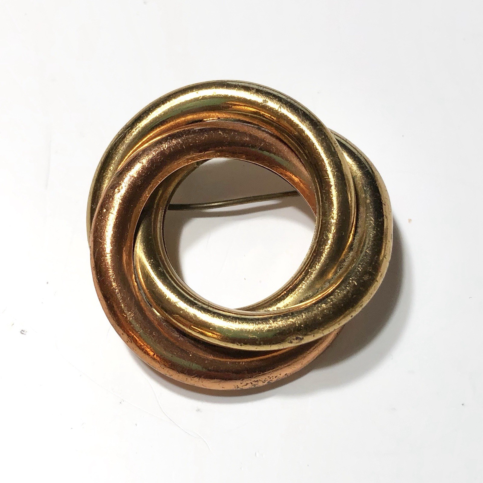 VINTAGE 50’s TRI COLOR GOLD CLASSIC CIRCLE WREATH BROOCH CELTIC LOVE KNOT PIN