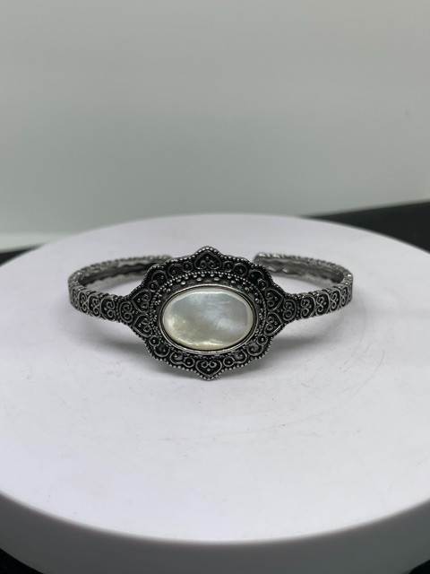 White Shell Pearl Bangle Bracelet – Crystal