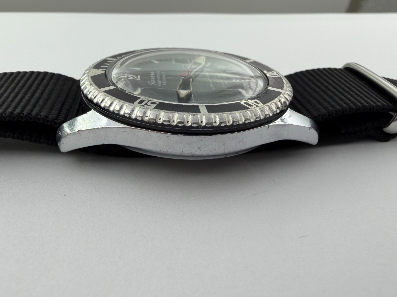 Vintage SICURA Submarine Diver 200 Super Waterproof Cal ETA 8021 Manual – 38 mm