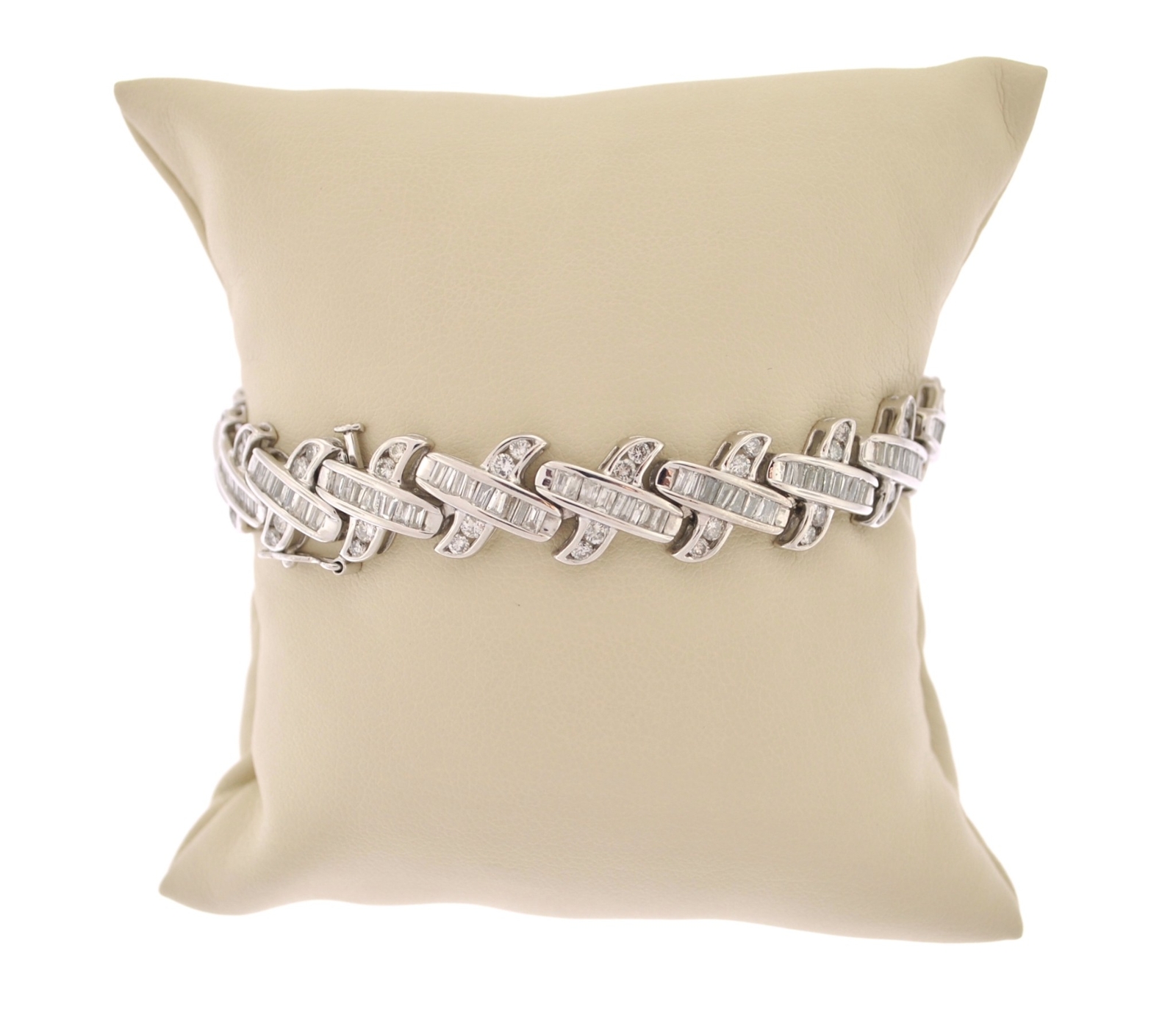 LADIES 14K WHITE GOLD 6.00 CARAT DIAMOND X LINK TENNIS BRACELET (22.50 GRAMS)