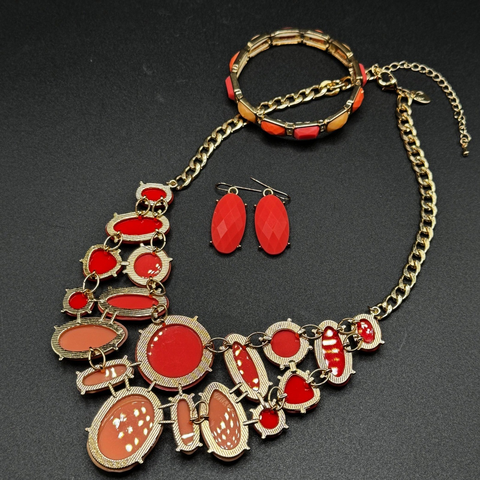 Chico’s Coral Red Statement Necklace Bracelet Earring Set Gold Tone Faceted Bold