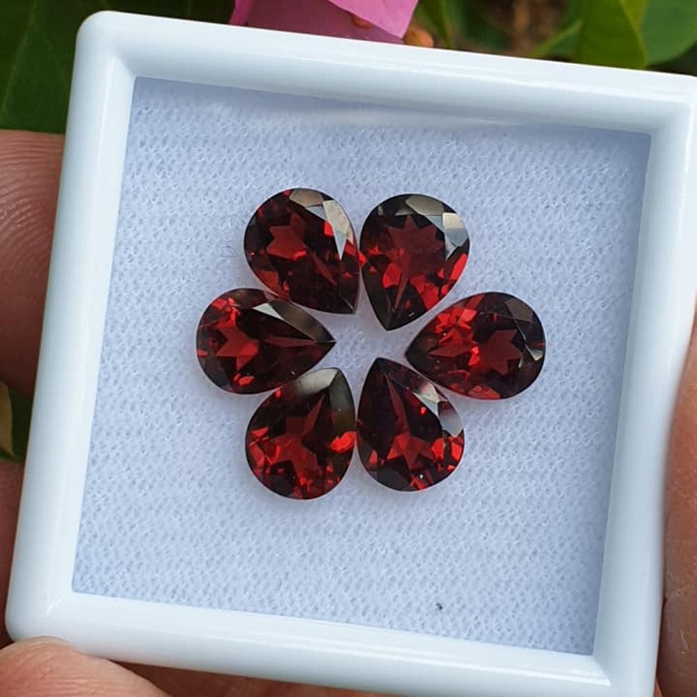 Pear 9x7mm 2Pcs/3.55Ct. Attractive Color! Natural Red Mozambique Garnet Africa
