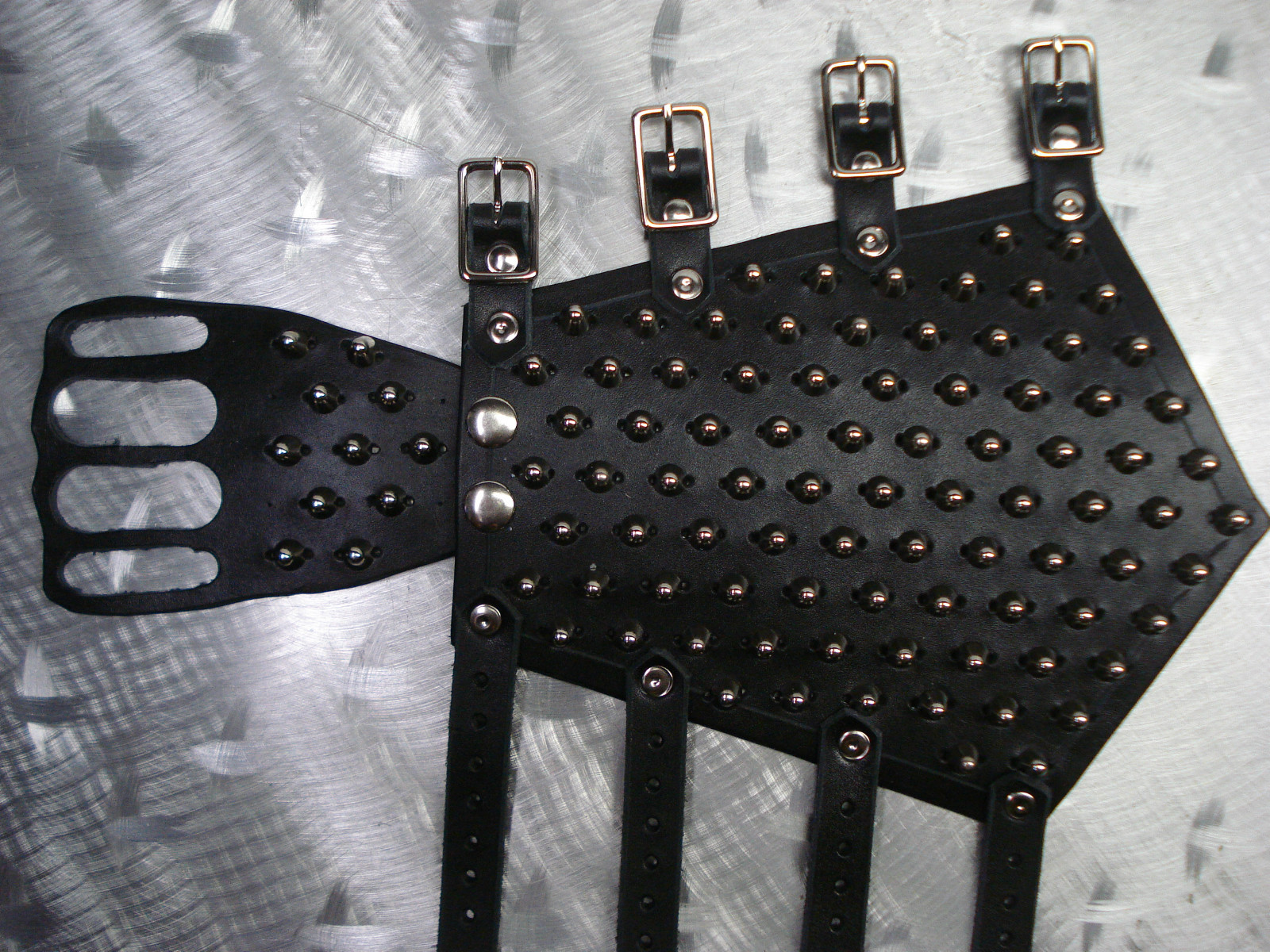 UNISEX LEATHER STUDDED FIST GAUNTLETS….BLACK METAL.(MDLUG0175)….. RAVEN’S