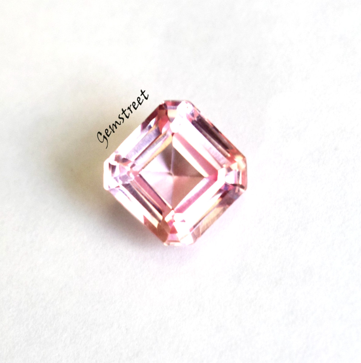 Natural 4.50 Ct Sri Lanka Peach Pink Padparadscha Sapphire Radiant Cut Certified