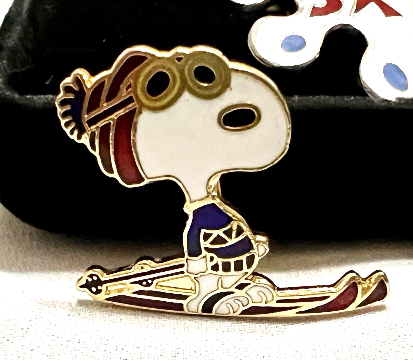 2 Pc LOT Vintage AVIVA Peanuts SNOOPY SKIING Enamel & Metal SMALL PIN Vintage +1