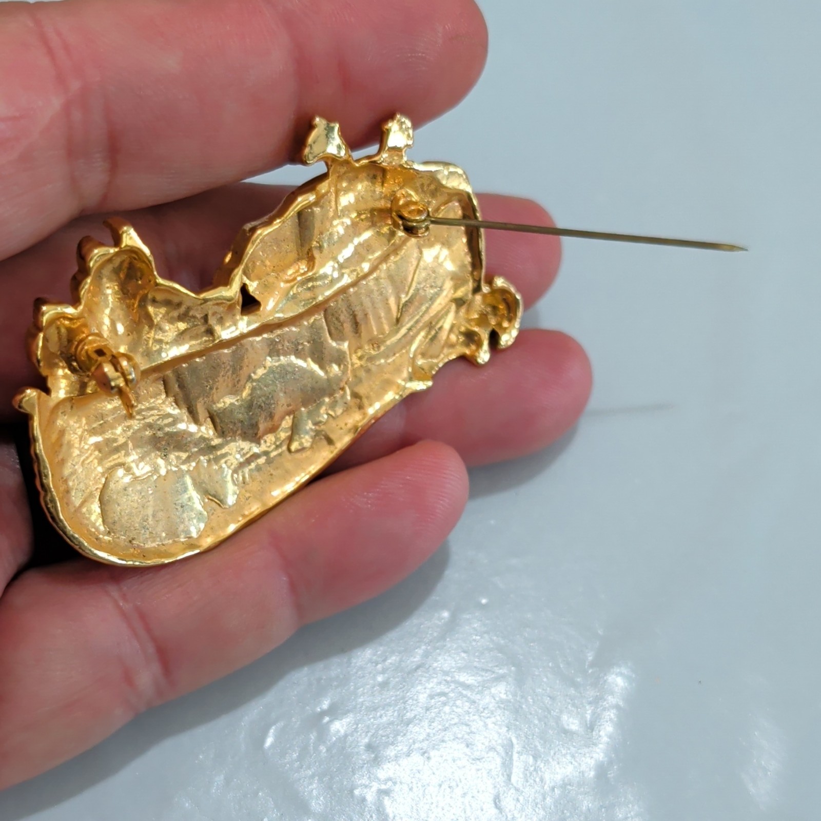 Gold Tone Noah’s Ark Religious Animal Scene Metal Brooch Pin, No Stones