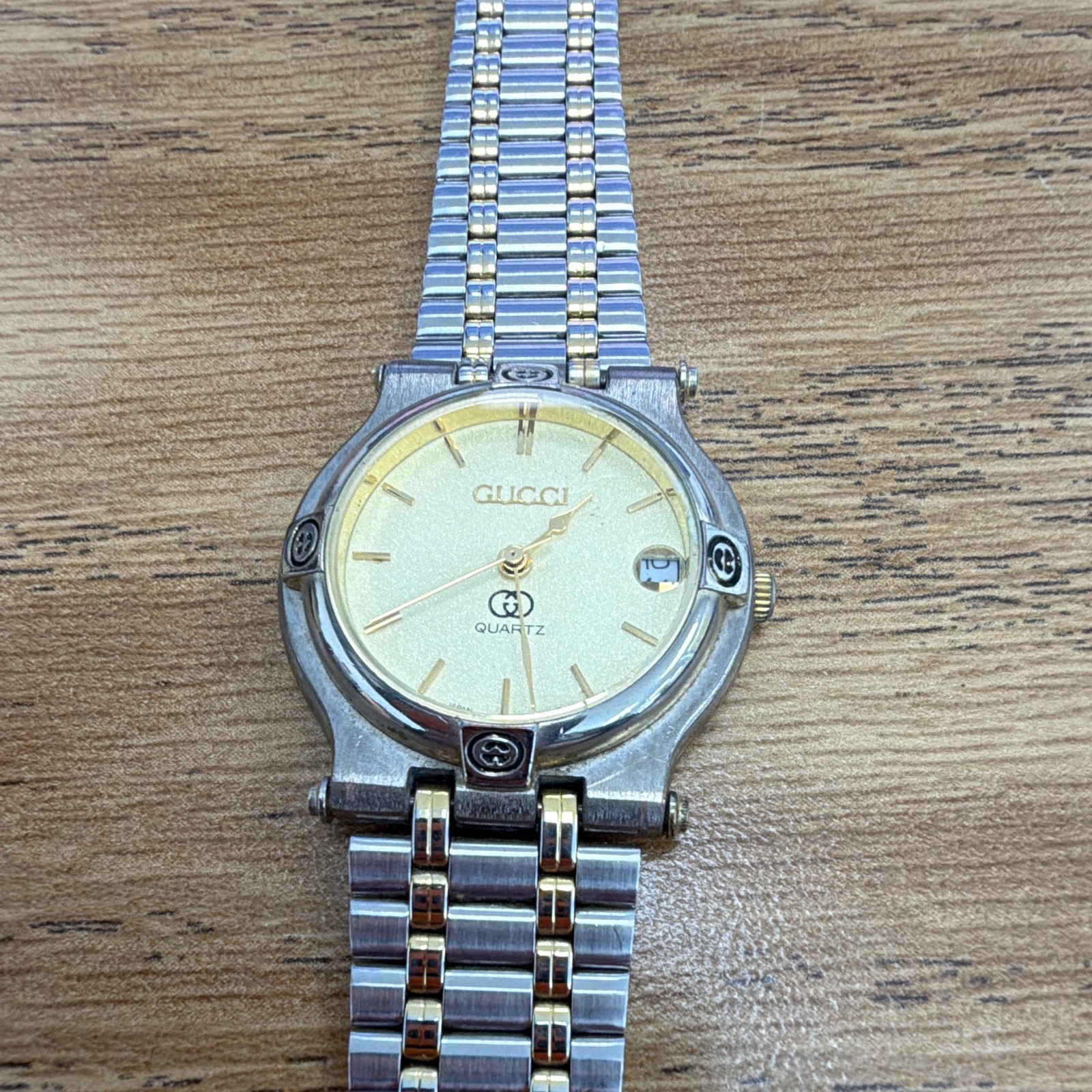 Gucci 9040L Quartz Gold Dial Two-Tone Stainless Bracelet Date Vintage 26mm