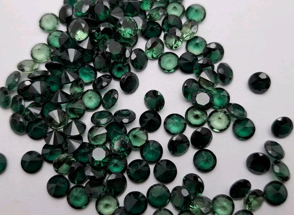 50 pieces 5mm Green Round CZ Cubic Zirconia Loose Stones