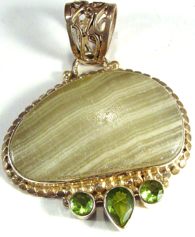 Serpentine & peridot pendant in sterling silver, 2 1/8 in with bail, 23.84 grams