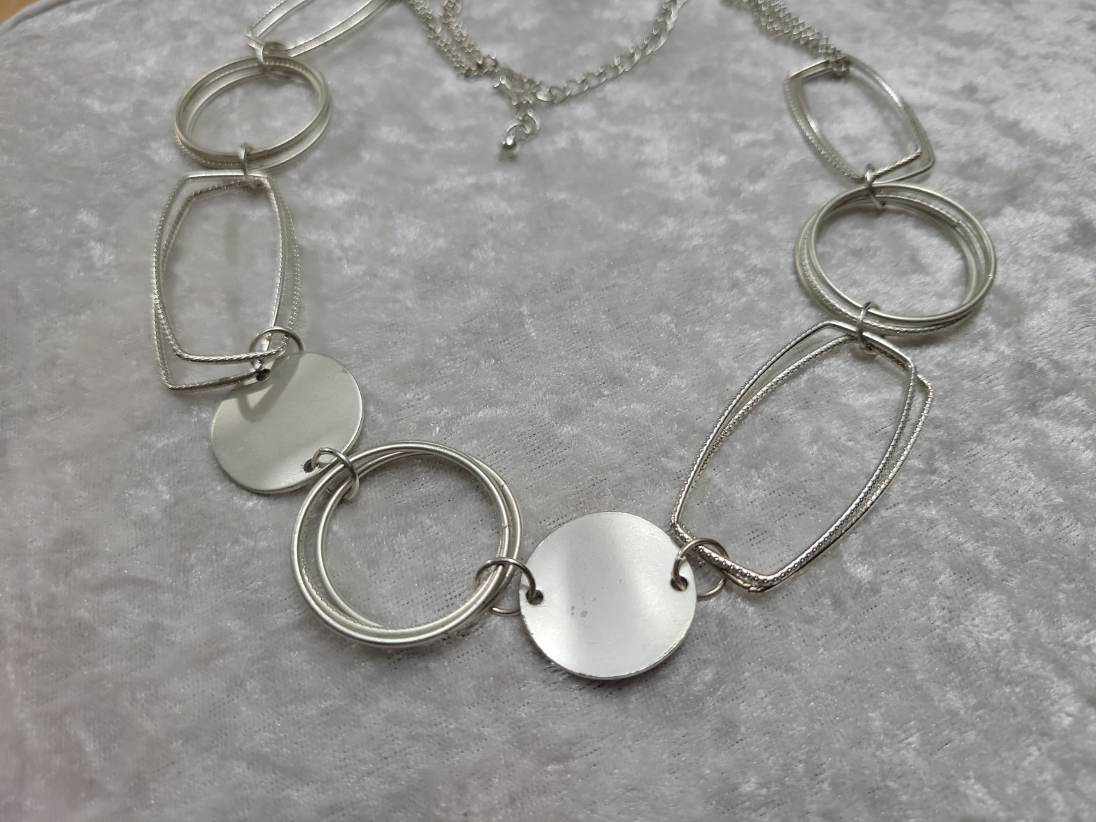 Necklace Silver Tone Shapes and Large Links Necklace 30″