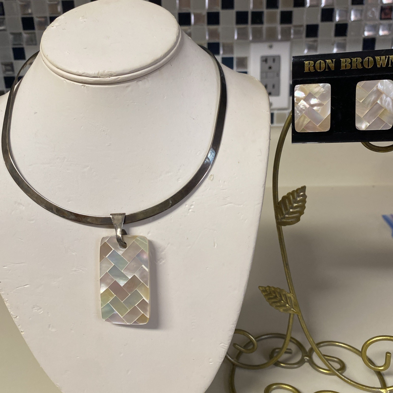 Vintage Ron Brown 90s Iridescent Ivory Shell Necklace & Matching Earrings