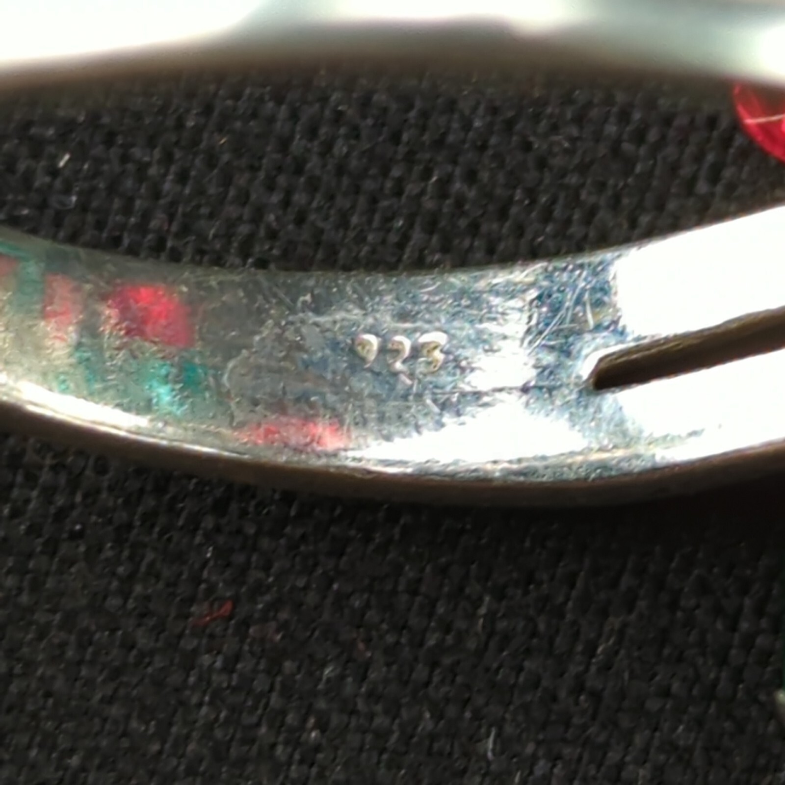 Vintage 925 Sterling Silver Split Ring Colorful Red Teal Plastic Bead – Size 7.5