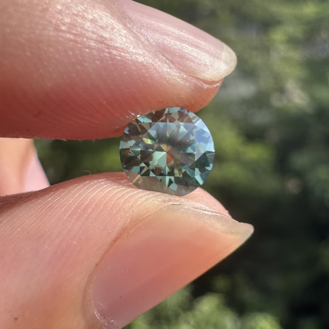 Wholesale VVS1 Moissanite Stones green 5-9mm Round Cut for Earring Jewelry Stone
