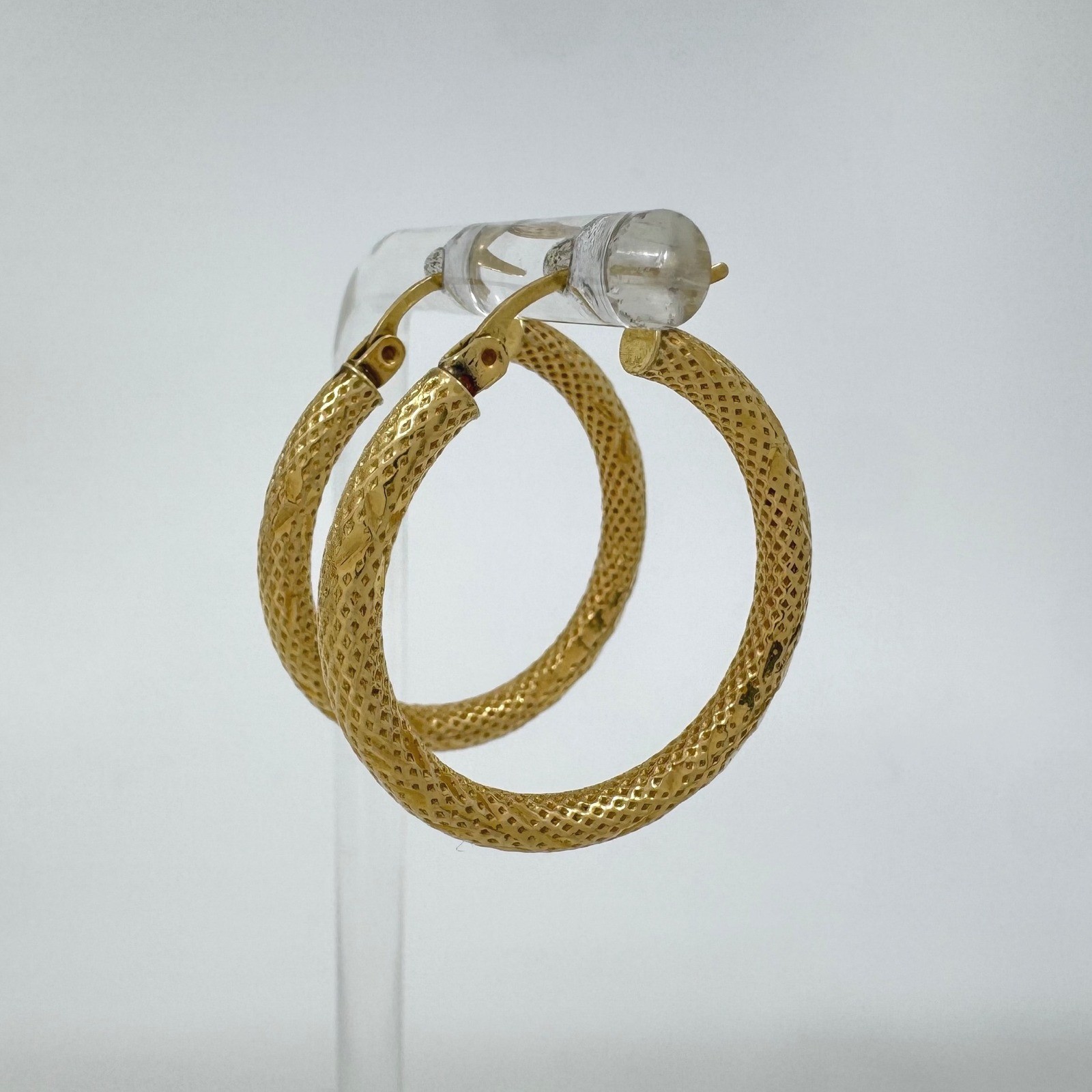 14k Yellow Gold Textured Diamond Cut Hoop Earrings 26mm Round Latch Back