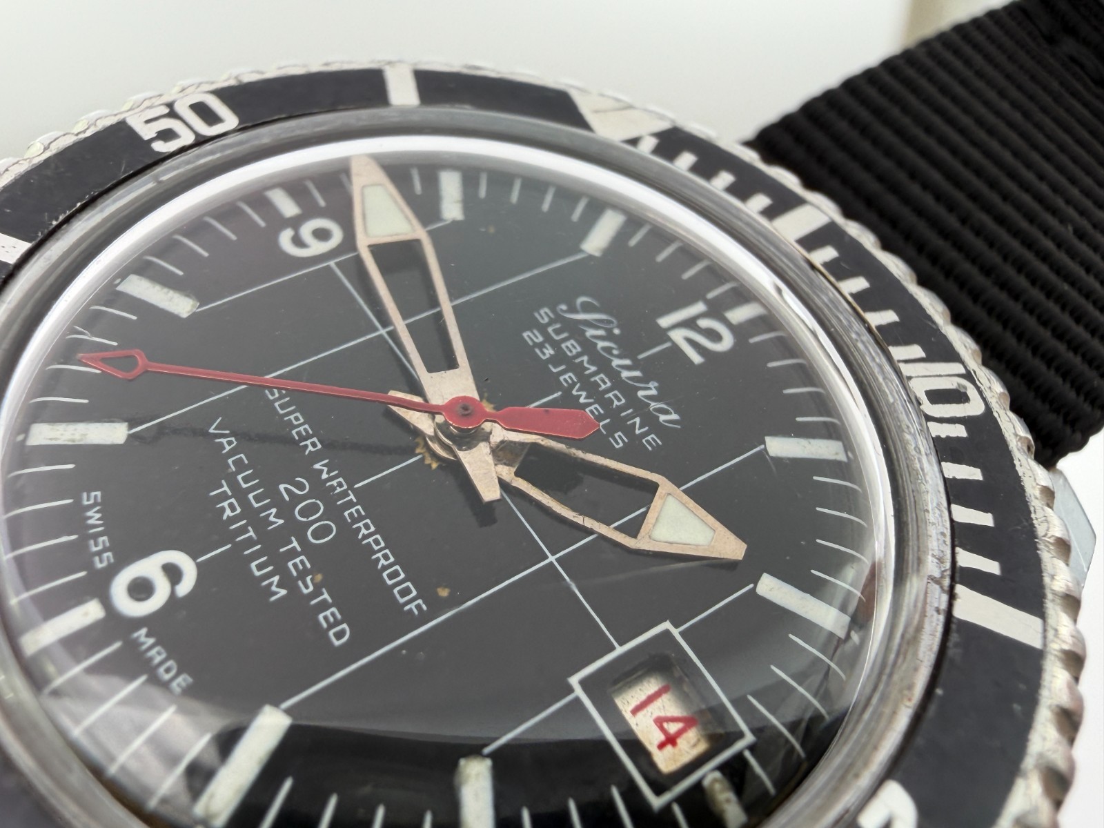 Vintage SICURA Submarine Diver 200 Super Waterproof Cal ETA 8021 Manual – 38 mm