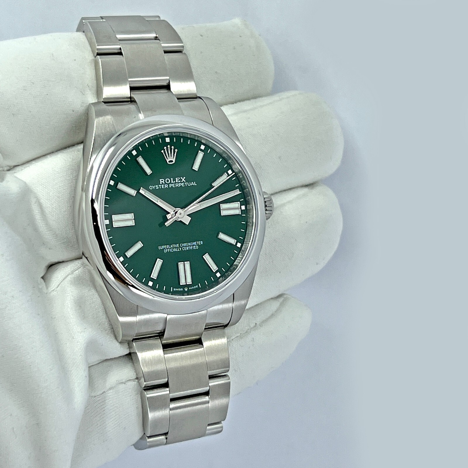 Rolex Oyster Perpetual 41, Green, Ref# 124300-0005, Unworn Complete 2023