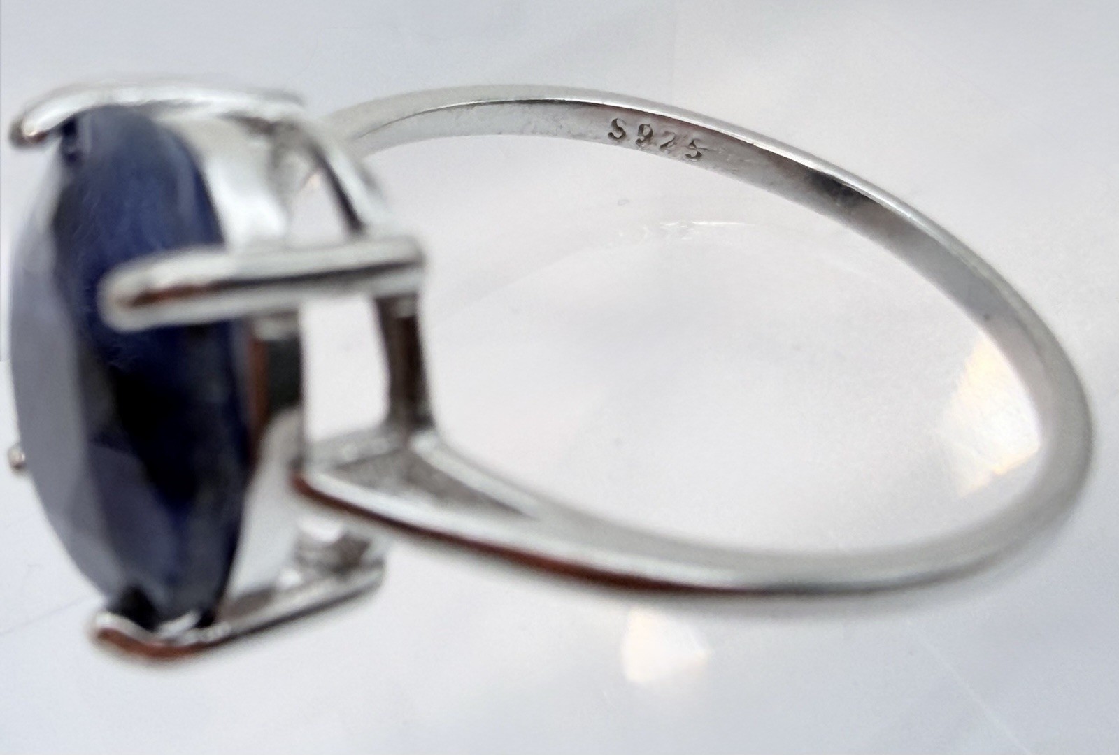 Sterling Silver 925 Blue Spinel Size 7, 1.95g