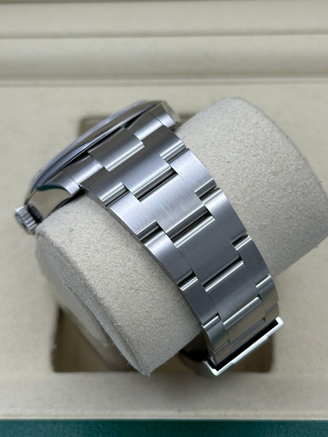 NEW 2026 Rolex Oyster Perpetual 41mm 134300 Med Blue Dial
