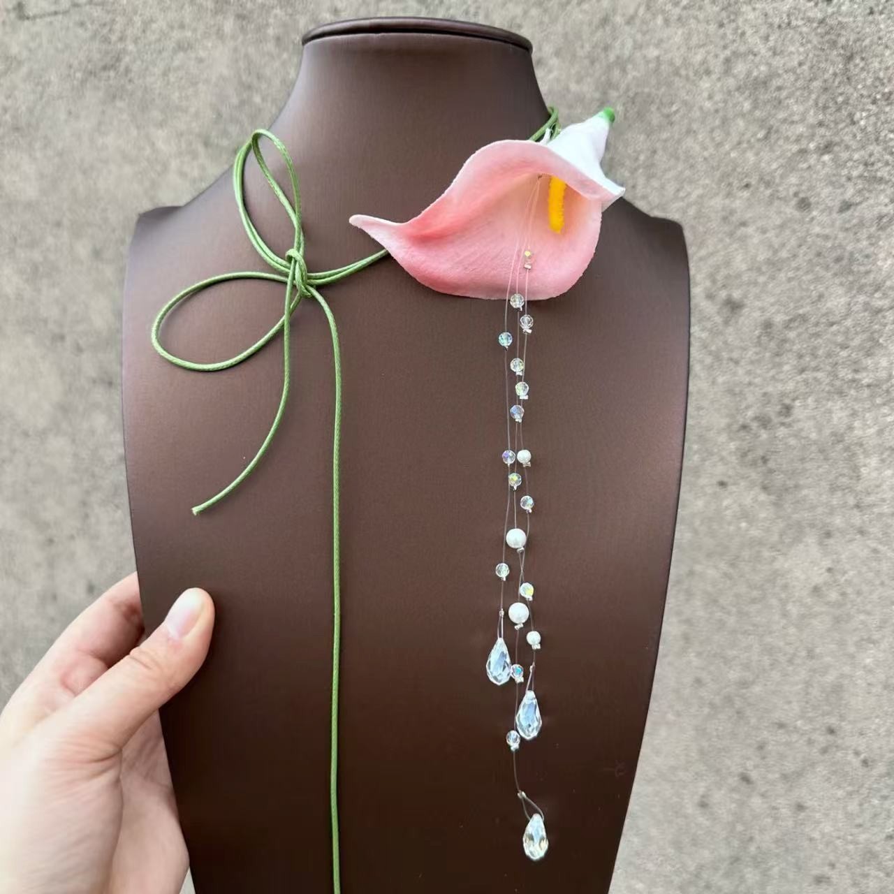 Pink gradient calla lily necklace, exquisite and versatile tassel choker