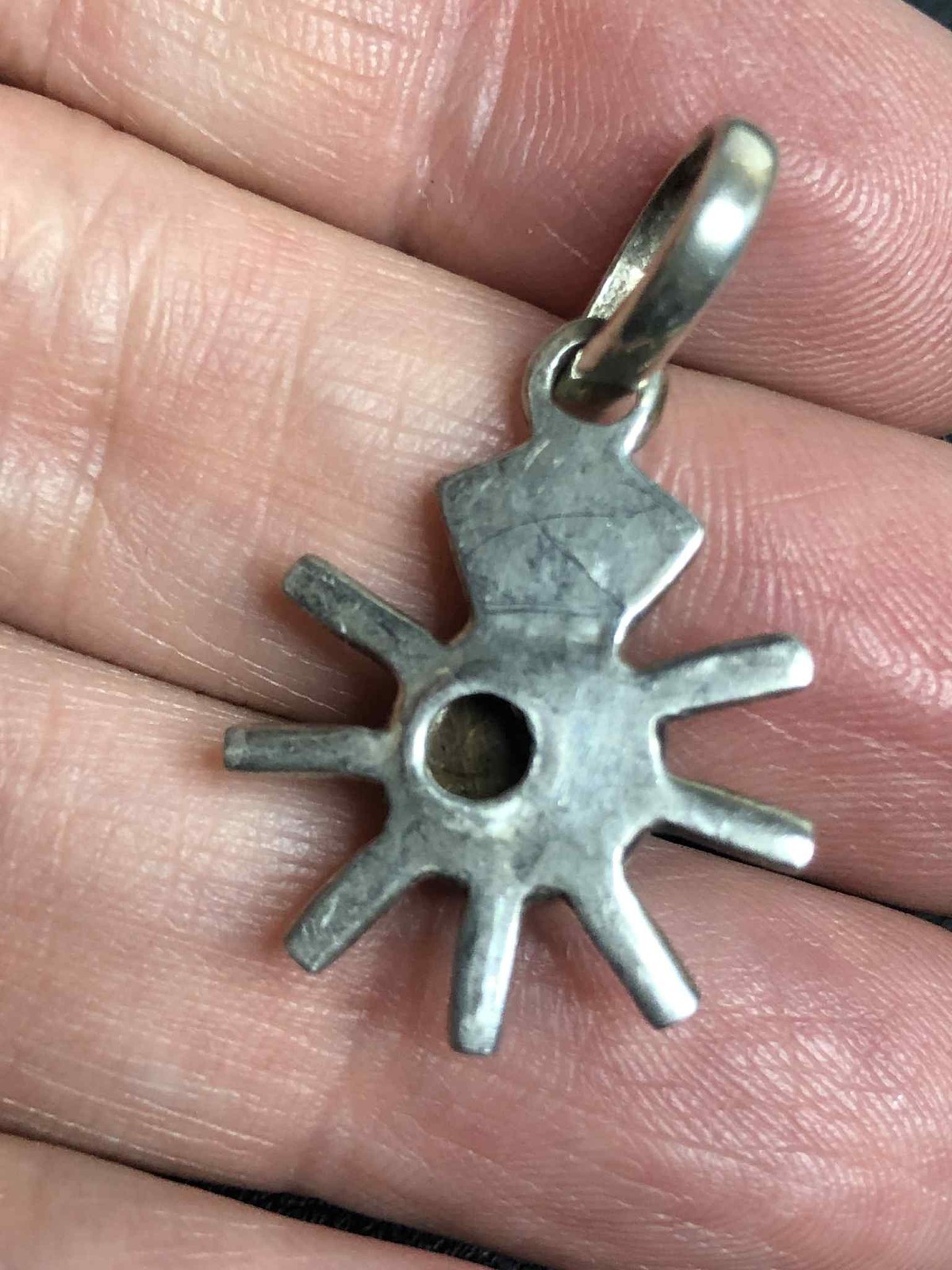 8052 VNTG Sterling 925 (unmarked) Labradorite Starburst artisan pendant 3.7g