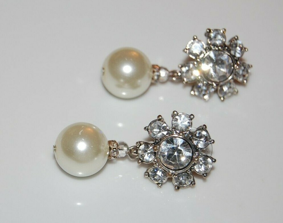 ELEGANT COUTURE RHINESTONES SILVERED METAL FAUX PEARL DROP DANGLE POST EARRINGS