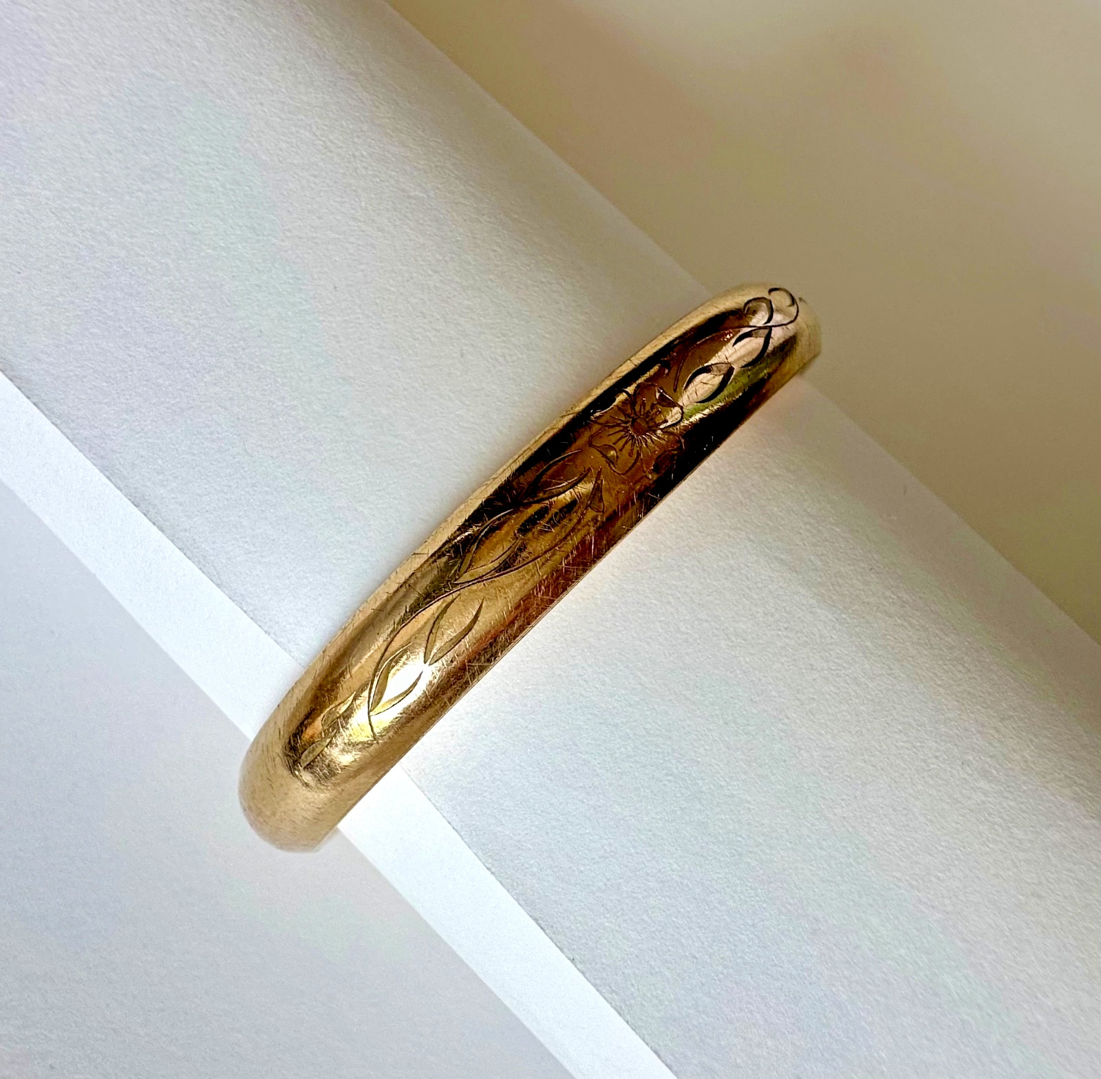 Vtg Winard 12K Gold Filled Hinged Bangle floral Etched secure w/ Bar