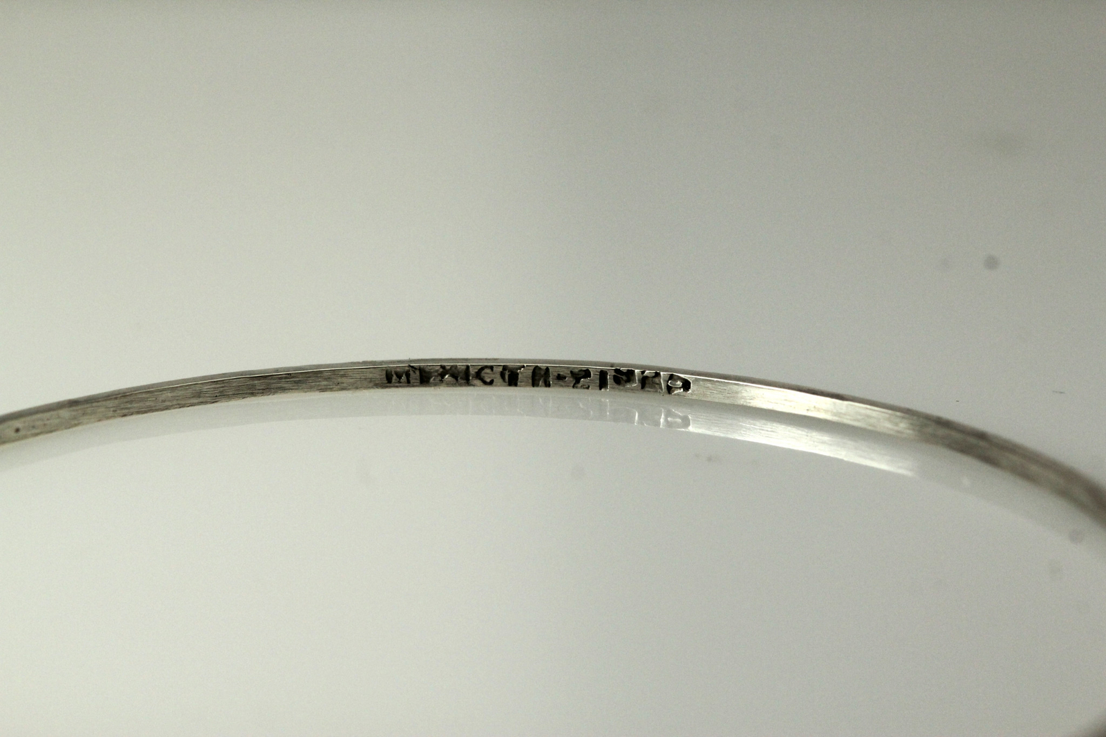 925 Sterling Silver 1.2mm Round Textured 7.75″ Bangle Bracelet 2.7grams (BR2977)