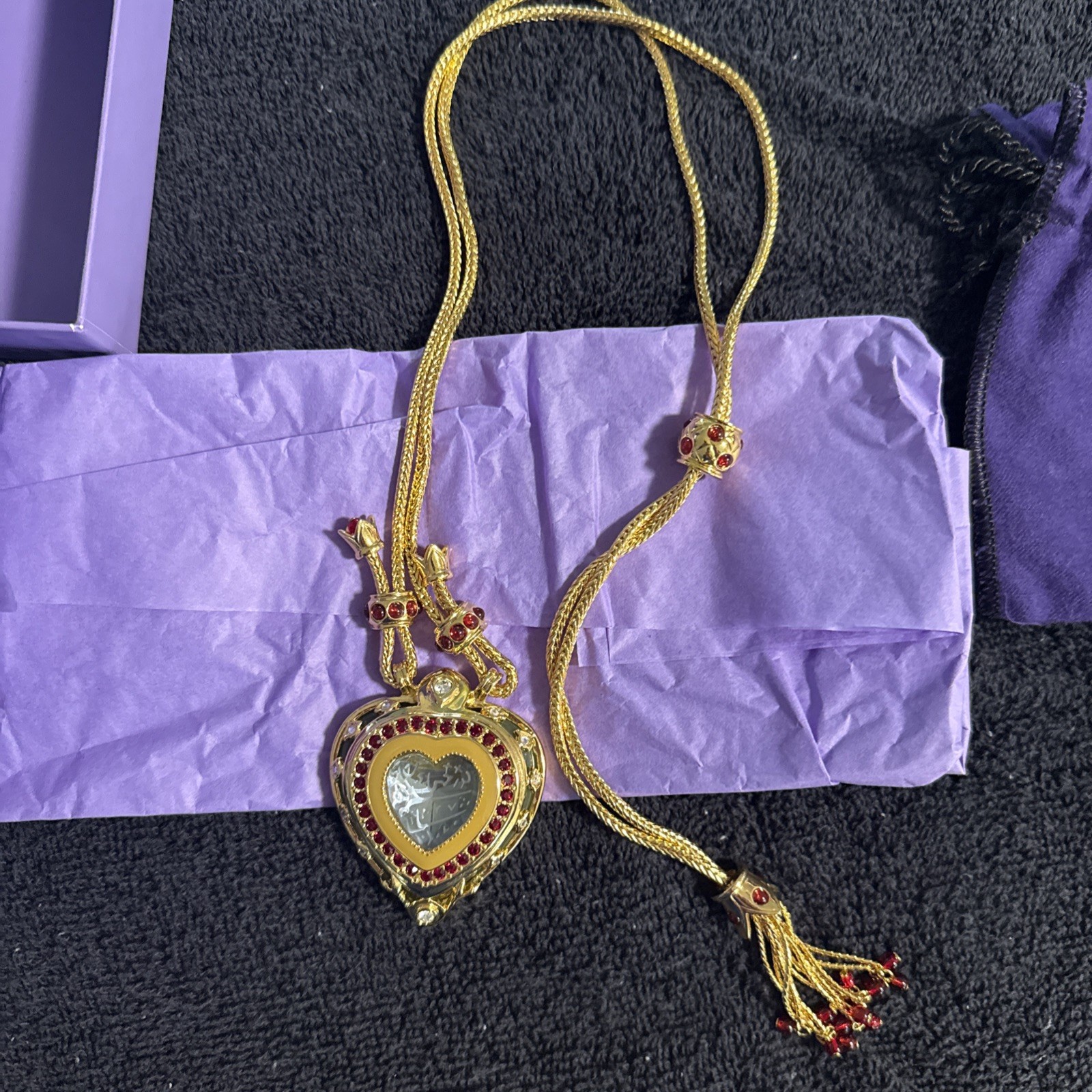 ELIZABETH TAYLOR AVON SHAH JEHAN TAJ MAHAL Heart Necklace Vtg 1993 Margot Robbie