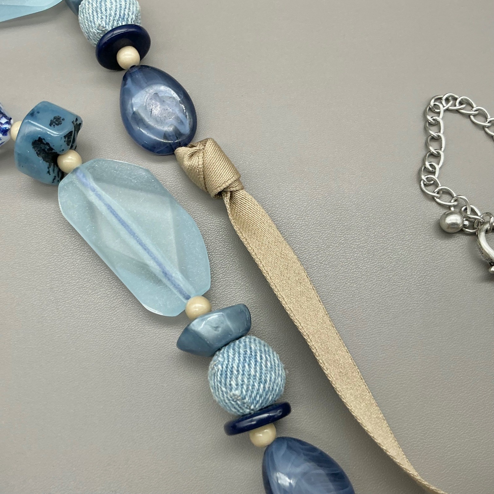 Chico’s Necklace Womens Blue Tone Mixed Bead Ribbon Statement Chunky 24-28 Inch
