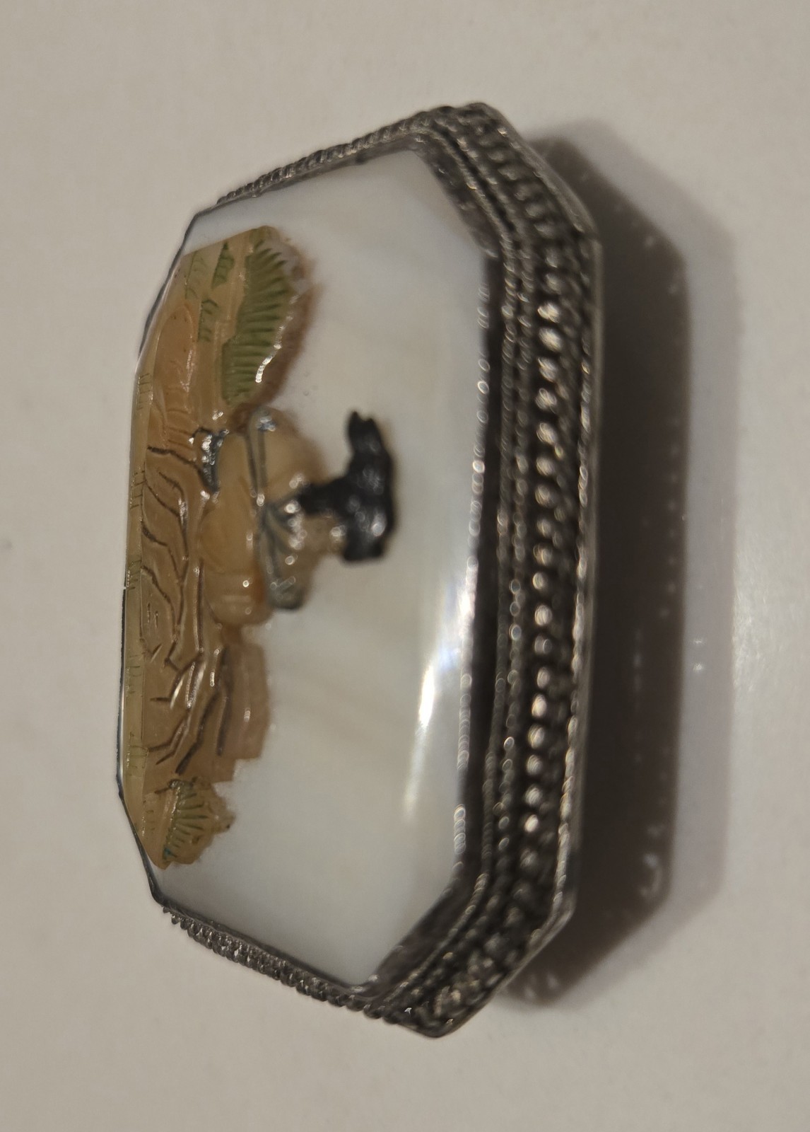VINTAGE CHINESE EXPORT SILVER FILIGREE ORNATE CARVED MOP MESH BROOCH