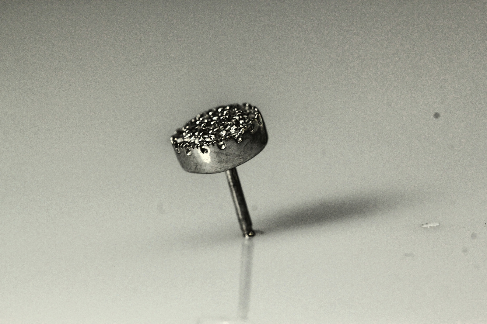 10K White Gold Single Stud Earring with Cubic Zirconia Chips 0.7grams (EAR3372)