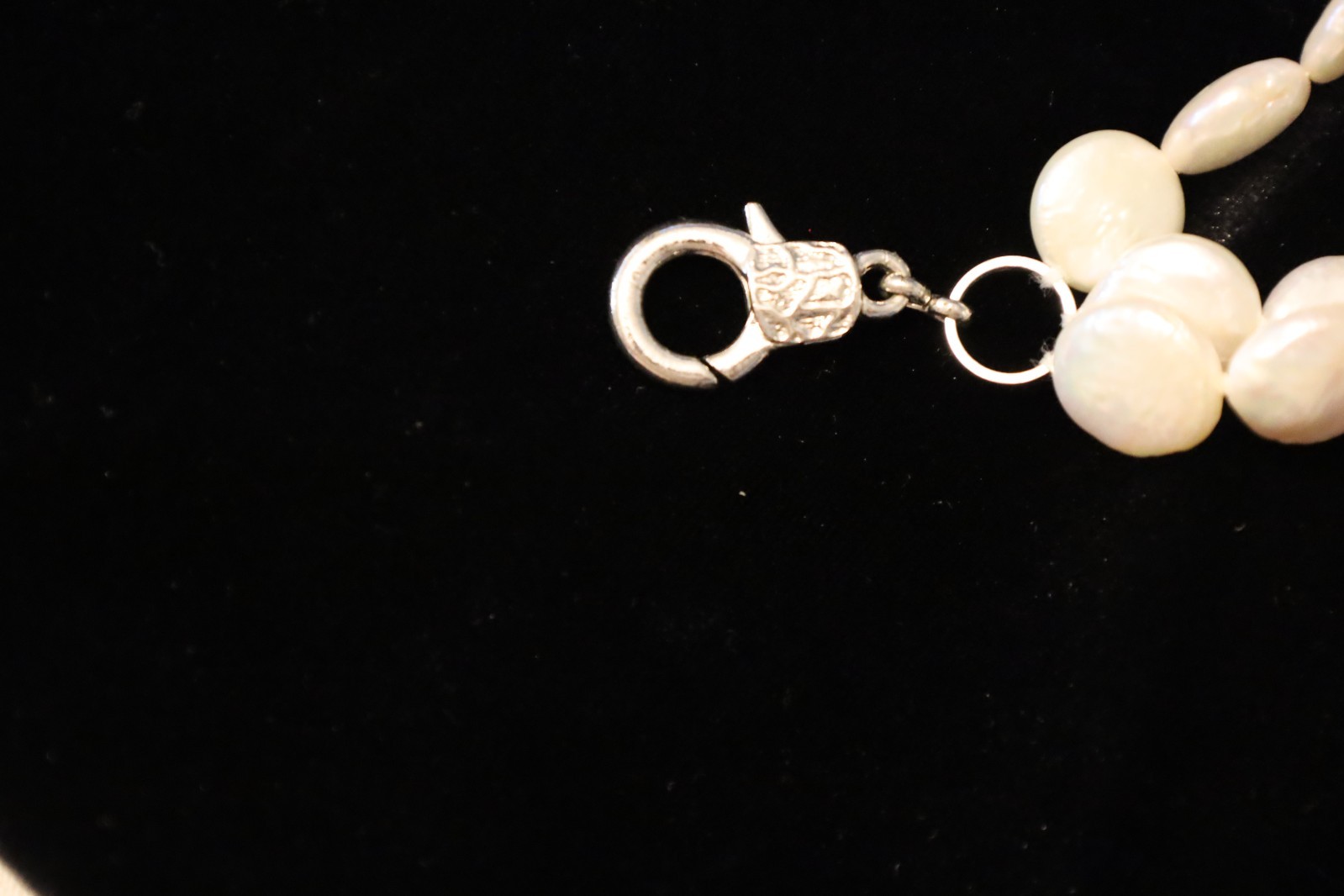 Flat Coin Style 3 Strand Pearl Necklace Approx. 19 Inch W/Pearls Adjusts Longer