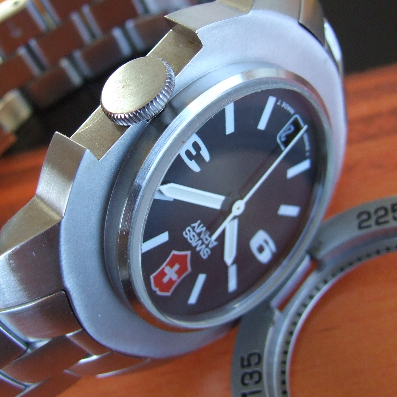 SWISS ARMY~Men RARE SC 1000 SOLAR COMPASS Quartz Date Watch~OEM SS Bracelet~NICE