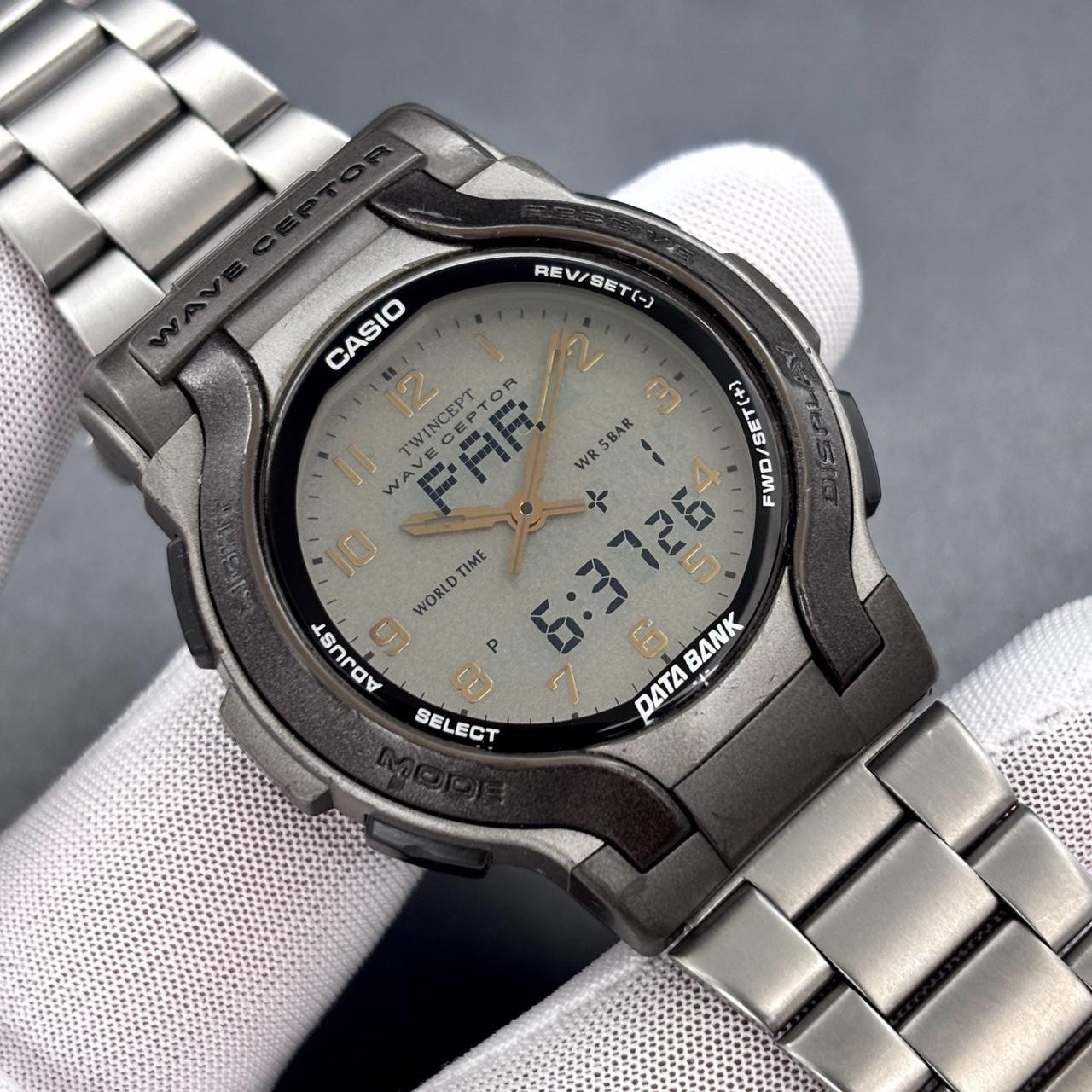 Vintage Casio Wave Ceptor WVA-200 Data Bank Ana/Digi Japan Men’s Watch Mod. 2370