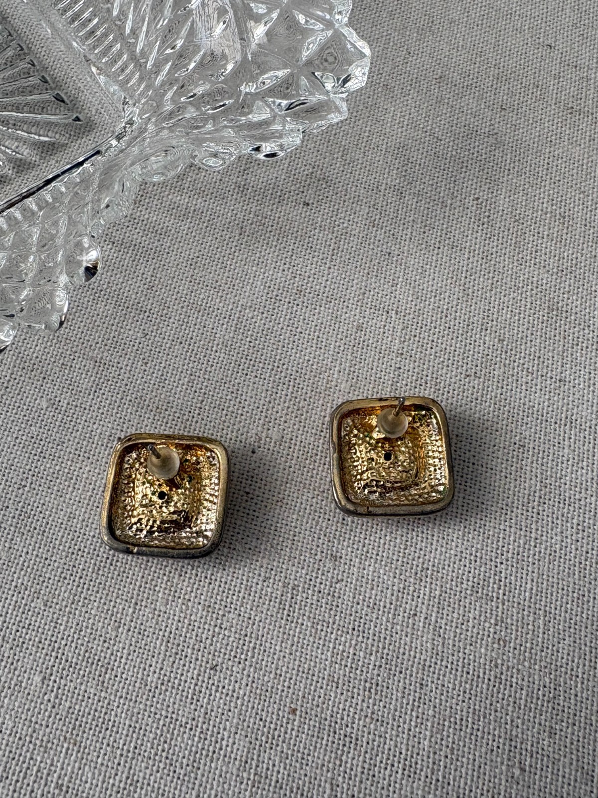 4pc Vintage Gold Tone Coastal Earring Set with Vintage Porcelain Jewelry Tray