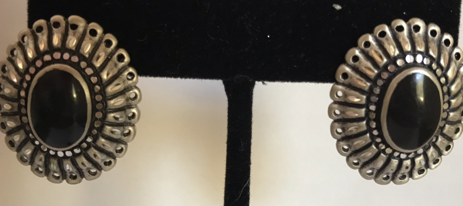 VTG CS Sharon Cisco Navajo Black Stone Sterling Pierced Stud Earrings