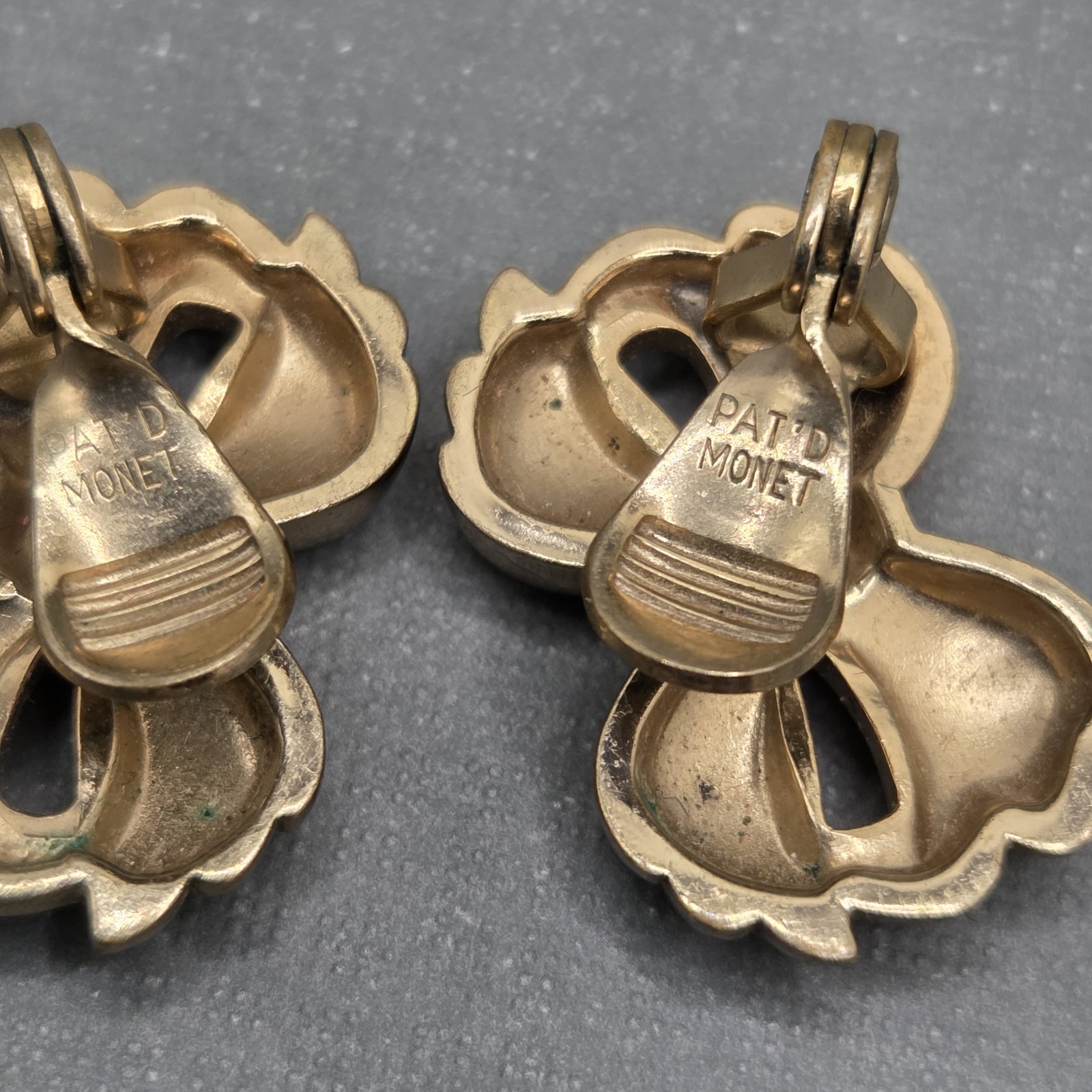 Vintage Monet Gold Tone Bow Bracelet Safety Chain And Clip On Earrings Set SEE