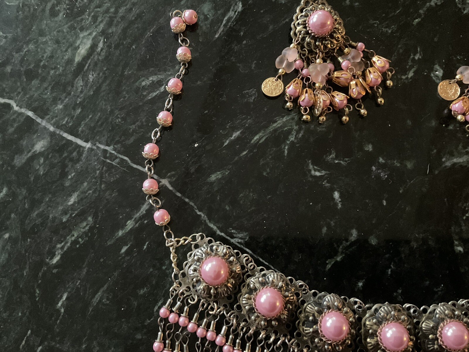 EXTRAVAGANT BEADED CORAL TONED DETAILED FRINGE LADY COLAR/EARRING SET VINTAGE FS