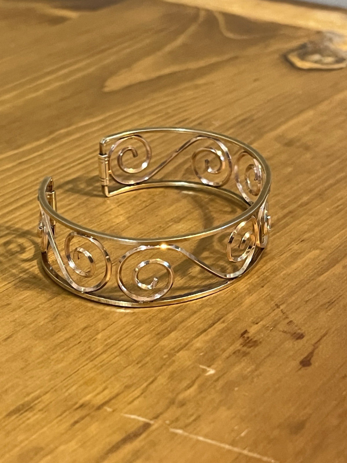 Krementz scroll work cuff spiral design on gold tone open back 6” 1950-60s