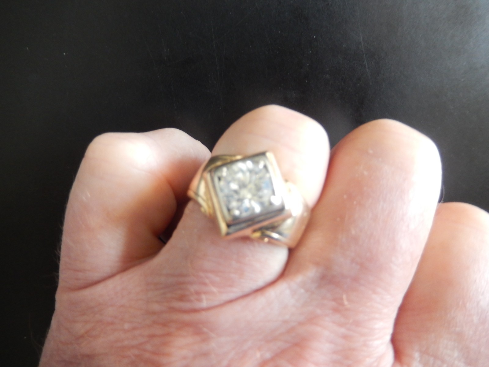 Men’s 10 karat gold diamond ring 2.13 (approximate) Total carat weight