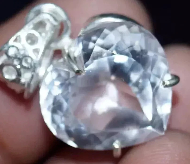 Natural AGL Certified 25 Ct White Sapphire Gemstone 925 Solid Silver Pendant