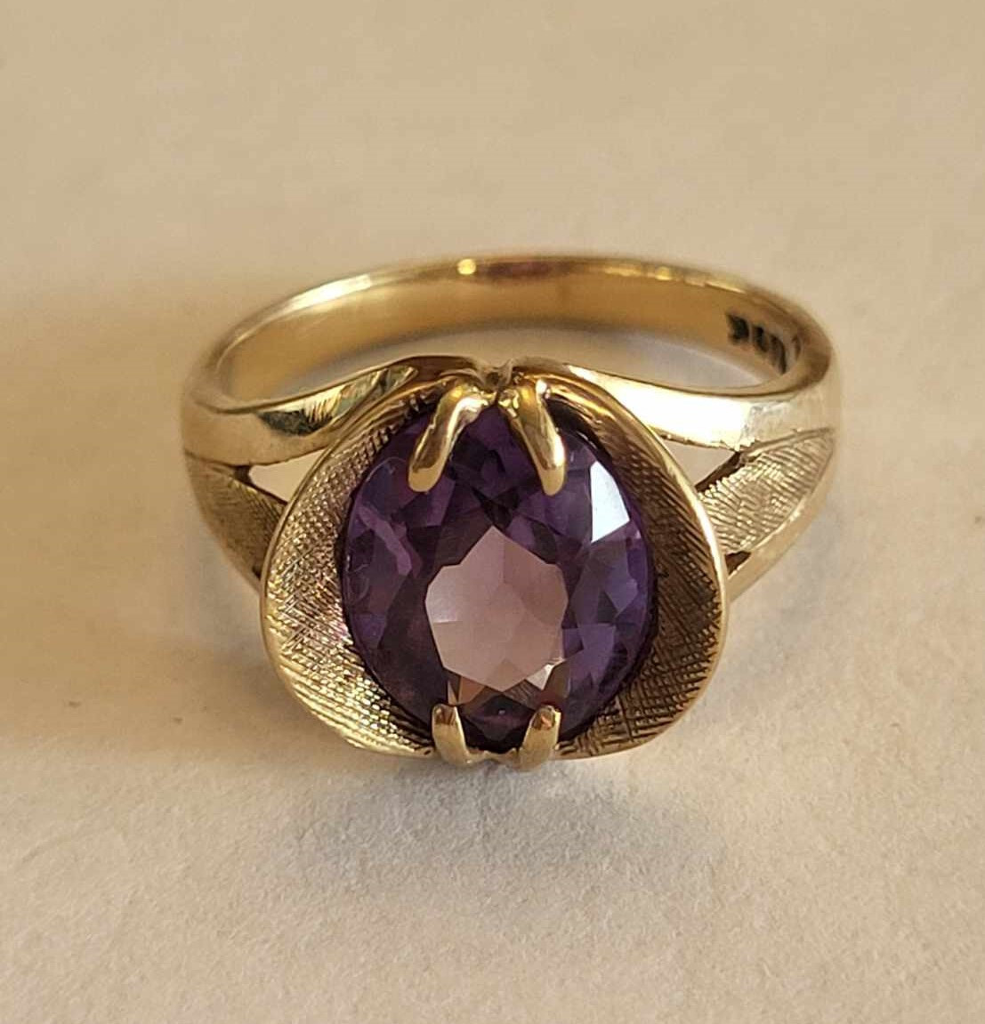 Vintage 10K Solid Yellow Gold Lab Created Purple Sapphire Ring Size 6.25 3.29 G